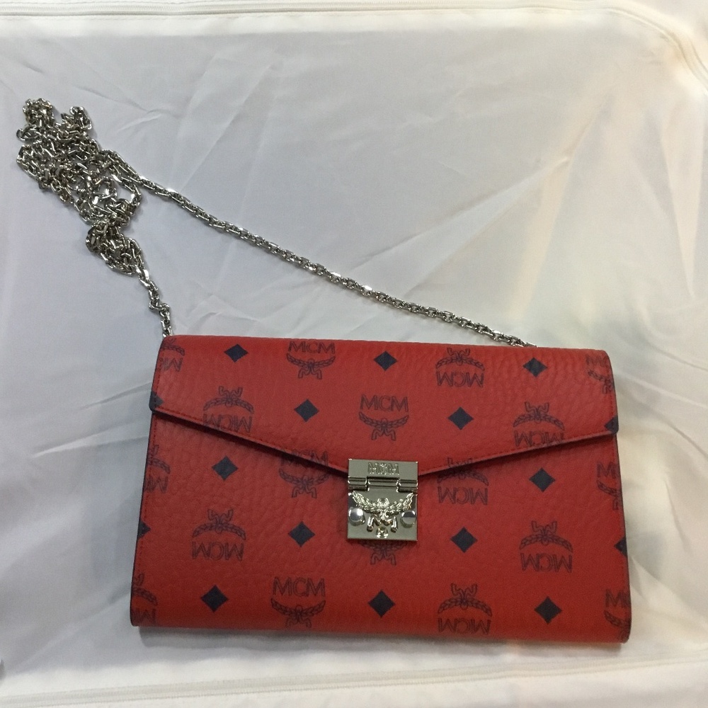 MCM Wallet on a Chain (Large)